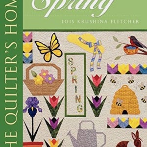 Könnte beinhalten: Buchcover "Spring" von Lois Krushina Fletcher. Es zeigt ein Patchwork-Design mit einem gelben Schmetterling, einem Sonnenhut, einem Vogel im Nest, einem Blumenkorb, Tulpen, einer Gießkanne, einem Bienenstock und einem Kaninchen.