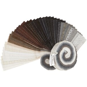 Woolies FLANNEL Neutrals Vol. 2 Fabric Jelly Roll - Strisce pretagliate per trapunte da 2,5&quot; x 44&quot; Tessuto di cotone di Maywood Studio - 40 pezzi