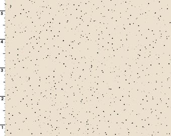 Gesprenkelter Cremefarbener Mischgewebe Schnurrhaare und Pfoten