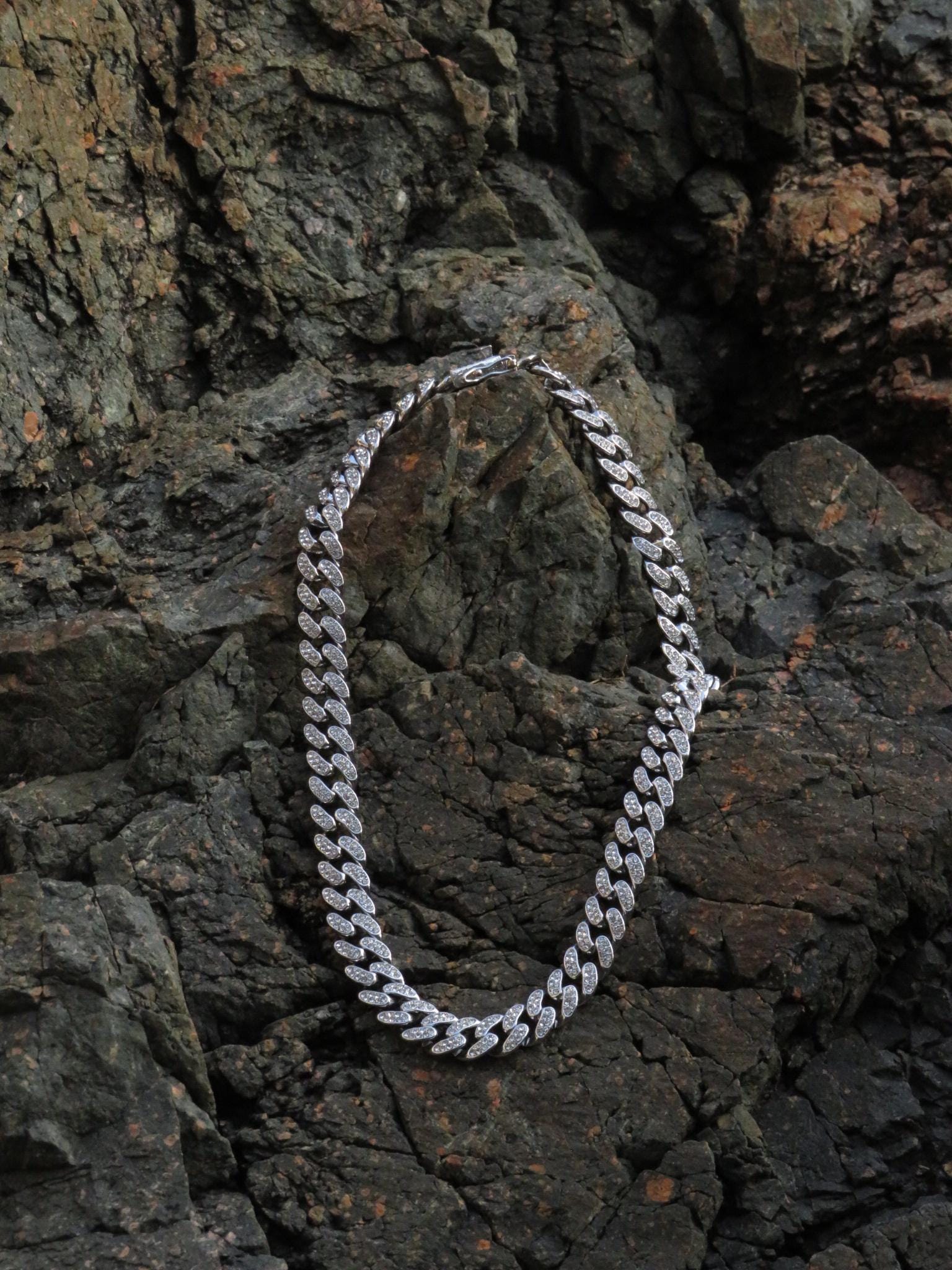 Collana a catena a maglie cubane con catena ghiacciata Hip Hop per uomo Colore oro argento Miami Curb Girocollo cubano Rapper Collane Gioielli Regalo – acquista a prezzi convenienti sul marketplace