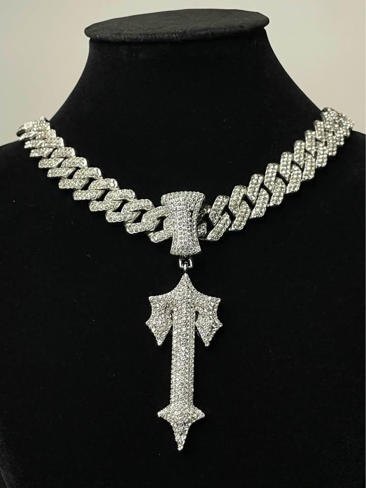 Trapstar Cuban Chain Iced Out With T Pendant - 50cm