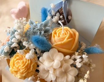 Handgemachte Sojawachs-Blumen in Buch-Design – Gelb & Blau – Duftkerzen-Dekoration, Geschenk für besondere Anlässe