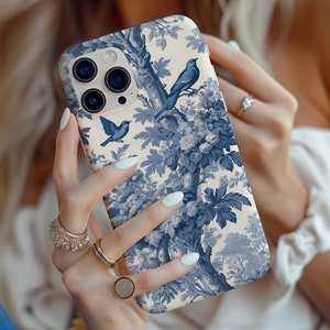 Capa de celular vintage azul e branca com design de pássaro em toile - Opções de capas resistentes e finas para iPhone e Samsung