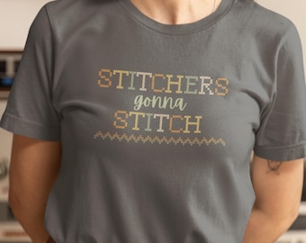 Camiseta "Stitchers Gonna Stitch" / Divertida camiseta de manualidades para amantes del bordado, el punto de cruz y la costura