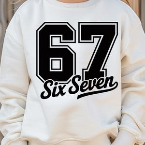 Six Seven PNG SVG Varsity Design Rolig 6 7 Meme, Retro Sport Team Sublimering Trendande Gen Z Digital Nedladdning