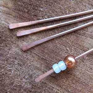 Kopparfärgade smala pinnar, set med 8 och 10 för hängande örhängen, antika handgjorda tillbehör, ögonnålar, hamrade nålar, rustika 5 cm kopparpinnar, 0,8 mm