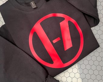 Twenty One Pilots Logo Crewneck | Gildan Concert Merch