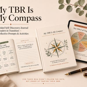 Peut inclure: Un journal de découverte de soi intitulé My TBR Is My Compass avec 72 activités et réflexions. L'ensemble comprend un livre ouvert montrant The Little Permissions Bingo, un journal fermé avec une illustration de boussole et une tablette.