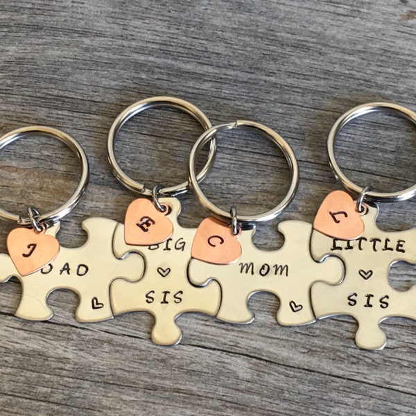 Familienpuzzle Schlüsselanhänger Set mit Initial Herz, Geschenk für Mama, Geschenk für Papa, Geschenk für Bruder, Geschenk für Schwester, Geschenk für Familie, Schlüsselanhänger