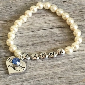 flower girl bracelet / flower girl present / flower girl jewelry / pearl bracelet / personalized flower girl gift / wedding party gifts