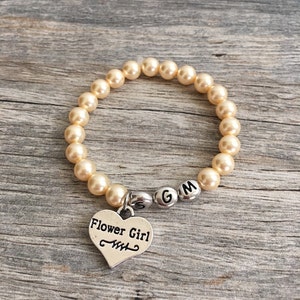 flower girl bracelet / flower girl present / flower girl jewelry / pearl bracelet / personalized flower girl gift / wedding party gifts