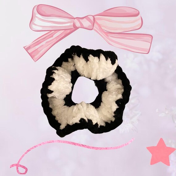 Black and white scrunchies set