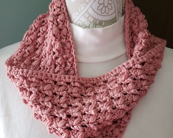 Slanted Puff Stitch Cowl in Mauve