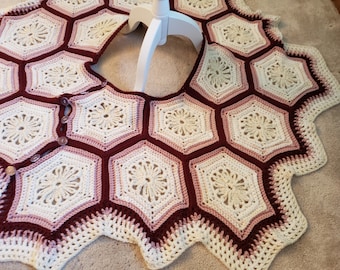 Christmas Tree Skirt in Ivory and Aubergine