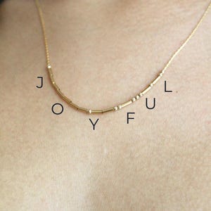 Anpassat morsekodhalsband | Personligt namn, ord, initialer | Justerbar längd | Minimalistiska pärlsmycken