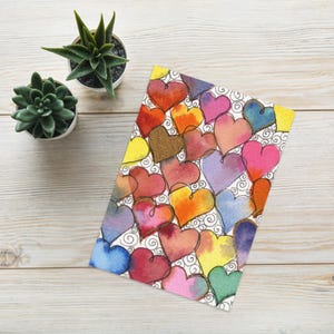 Wenskaart met kleurrijke hartjes, ideaal voor Valentijnsdag of een jubileum, voor HAAR of HEM, wenskaart met envelop, handgeschilderd ontwerp in waterverf