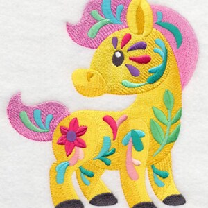 FLOWER POWER Baby HORSE - Machine Embroidered Quilt Block (AzEB)