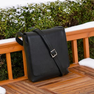 Élégant sac à bandoulière en cuir noir - Fait main et polyvalent