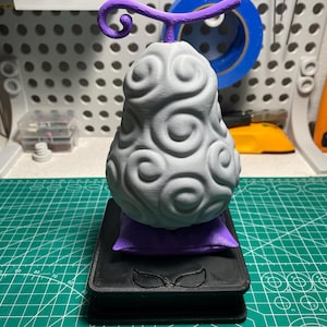 One Piece Ito Ito no Mi 3D-utskrift Donquixote Doflamingo Devil Fruit Replica (Kudde+Stativ)