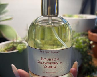 Bourbon Erdbeere + Vanille Raumspray | Handgemachter Luxusduft | Langlebige Wäsche und Raumnebel
