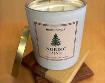Świeca sojowa Nordic Pine – ręcznie odlewana, zapach zimowej chaty