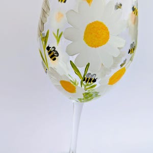 Hand Painted Large Wine Glass - Bumblebee and Daisy