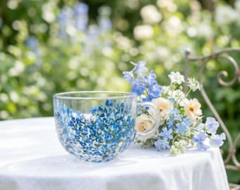 Handbemalte Glas Cappuccino Tasse: Blaue Blüte Design