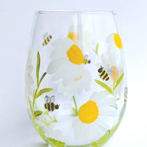 Bumblebee and Daisy Hand Painted Stemless Wine Glass/Tumbler: Beautiful gift for Bee and Nature lovers, Mothers Day gift or gift for her