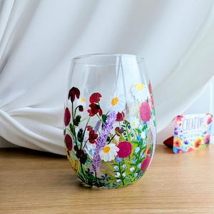 Handbemaltes stammloses Weinglas, Wildblume