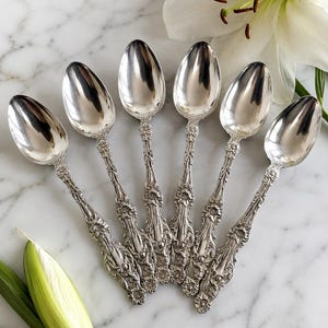 Whiting Lily - Etsy