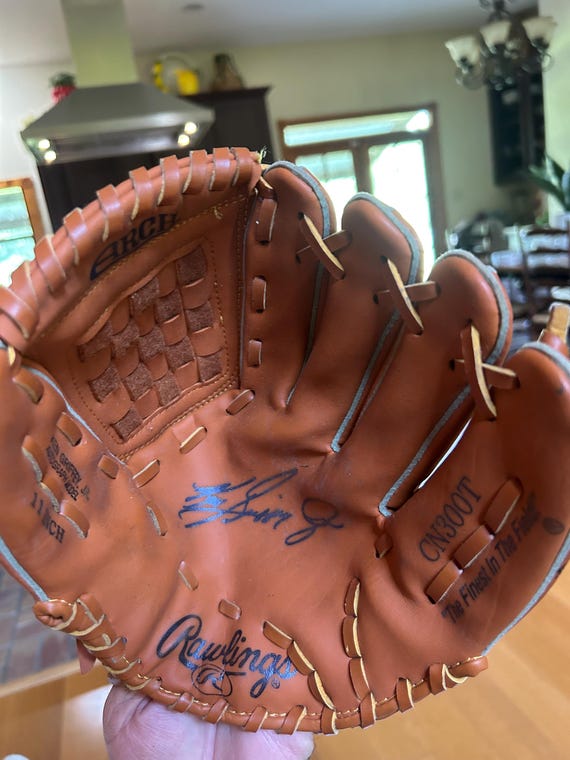 Vintage Rawlings Ken Griffey Jr. Autograph Model Gloves: 11