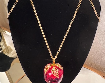 Vintage Avon Red Glass Apple Pendant Necklace – Large Art Glass Fruit Pendant, Gold Tone Leaf Cap, Rhinestone Accents, 1980s Statement