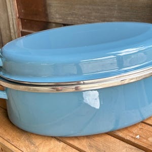 Vintage Blue Retro Kitchen Enamelware Roaster, 1920’s-1950’s.