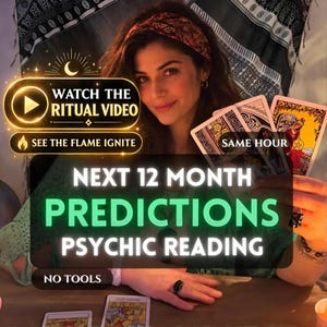 Pode incluir: Um anúncio de serviço de leitura psíquica com cartas de tarô e o texto WATCH THE RITUAL VIDEO, SEE THE FLAME IGNITE, SAME HOUR, NEXT 12 MONTH PREDICTIONS PSYCHIC READING e NO TOOLS. A imagem mostra uma pessoa segurando cartas.