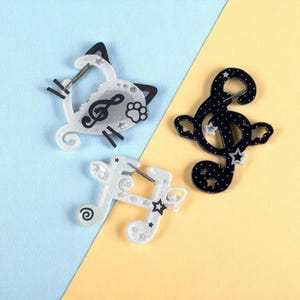 Kawaii Music Note Carabiner Keychain, Black and White Acrylic Bag Charm, Gift for her