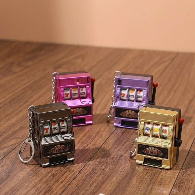 Mini Slot Machine Keychain, Mini Jackpot Toy Key Ring, Gift Idea