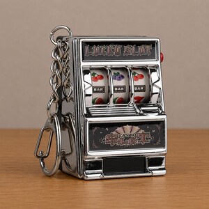 Mini Slot Machine Keychain, Mini Jackpot Toy Key Ring, Gift Idea