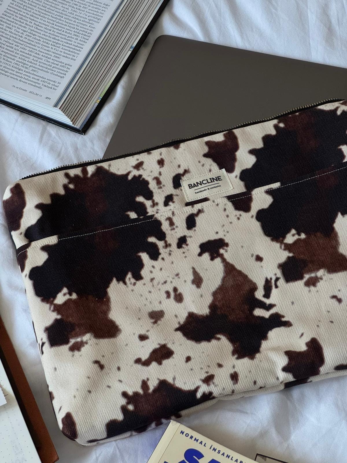 Cow Print Laptop Sleeve Case – Waterproof Neoprene Cover For 13 To 15 Inch Laptops - View #2