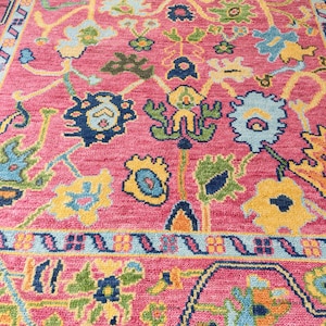 Handknuten Oushak-matta i hallonrosa, autentisk turkisk ullmatta, blommig bohemisk matta