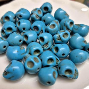 Skull Beads: Turquoise Resin Imitation, Ideal for bracelets and necklaces.         28pc