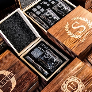 Personalised whiskey glass Set with Wooden Box, Whiskey Stone Box, Groomsmen Gift, Best Man Gift, Boyfriend Gift, Whiskey Gifts for Him Dad