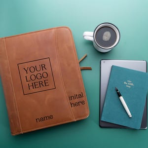 Portafolio de cuero personalizado para hombres, portafolios de negocios grabado, organizador de documentos hecho a mano, regalo de Navidad para él, carpeta de archivos de cuero de regalo