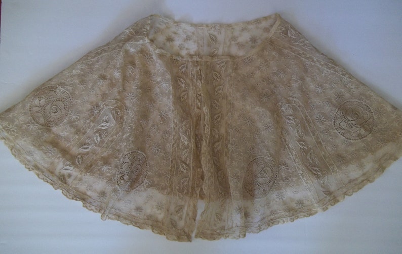 Elegant Vintage lace Collar Extra wide Shawl style pre 1940/'s era Edwardian Beige 1930/'s Dainty Dress accessory