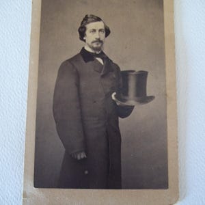Originalt antikt CDV-fotografi från inbördeskriget, gentleman med hög hatt, porträtt av Wm S Pendleton i New York på 1860-talet