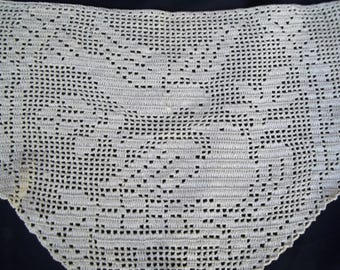 Diseño vintage de pájaros enamorados, tejido a crochet, hecho a mano en la década de 1940. Ideal como panel decorativo para el respaldo de una silla, palomas o como adorno para mesa.