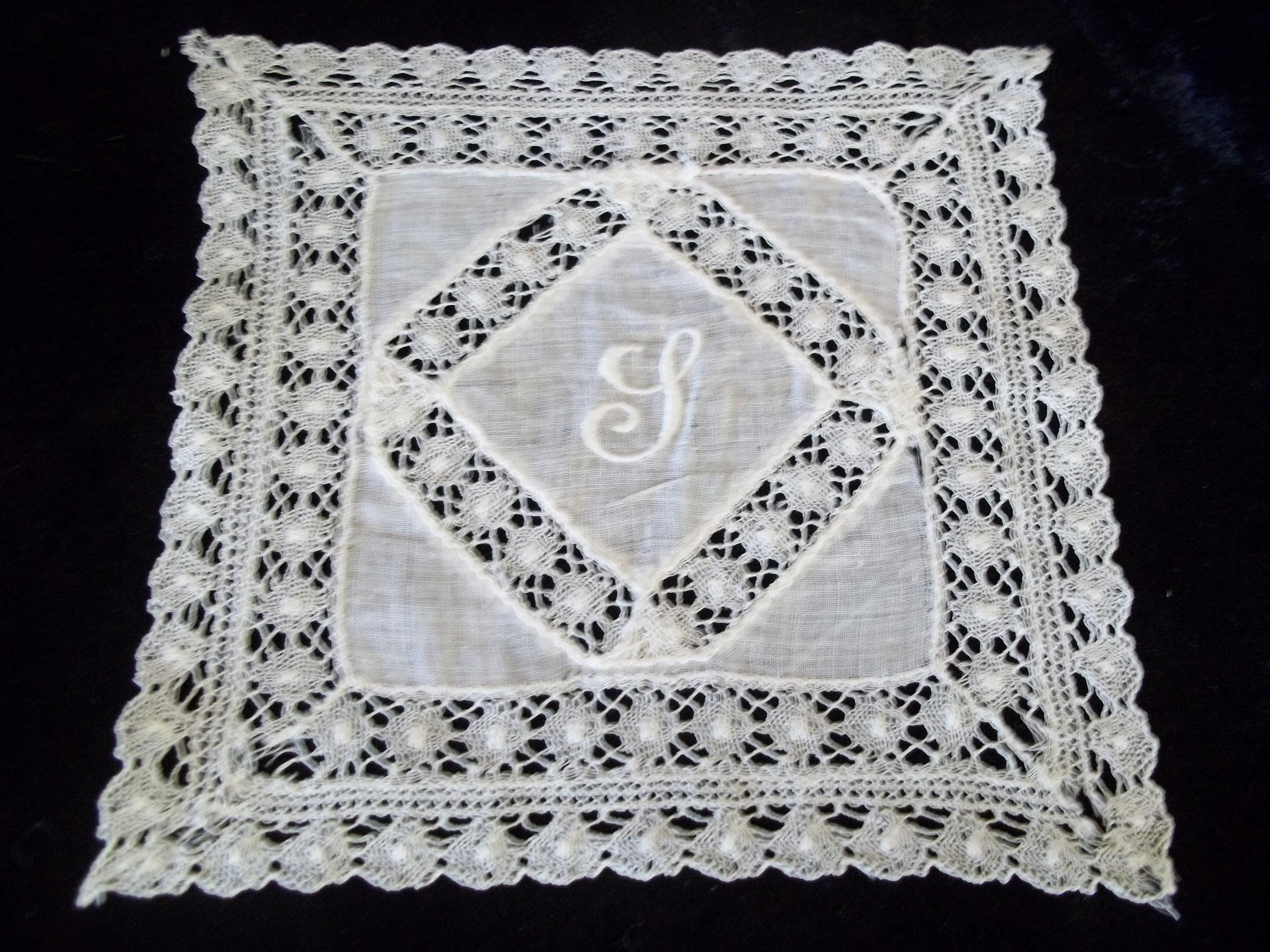 Napperon Ovale Brodé Main Dentelle Frivolité - Blanc 35x50 Cm - Les Collections De Crinolines