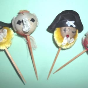 Vintage lot 40&#39;s 1950&#39;s Pipe cleaner Cup Cake Toppers Elephant and Pirates Spun Cotton Chenille