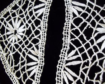 Edwardian Set of Old Antique  Collar ends Needle Lace off White Bobbin Lace