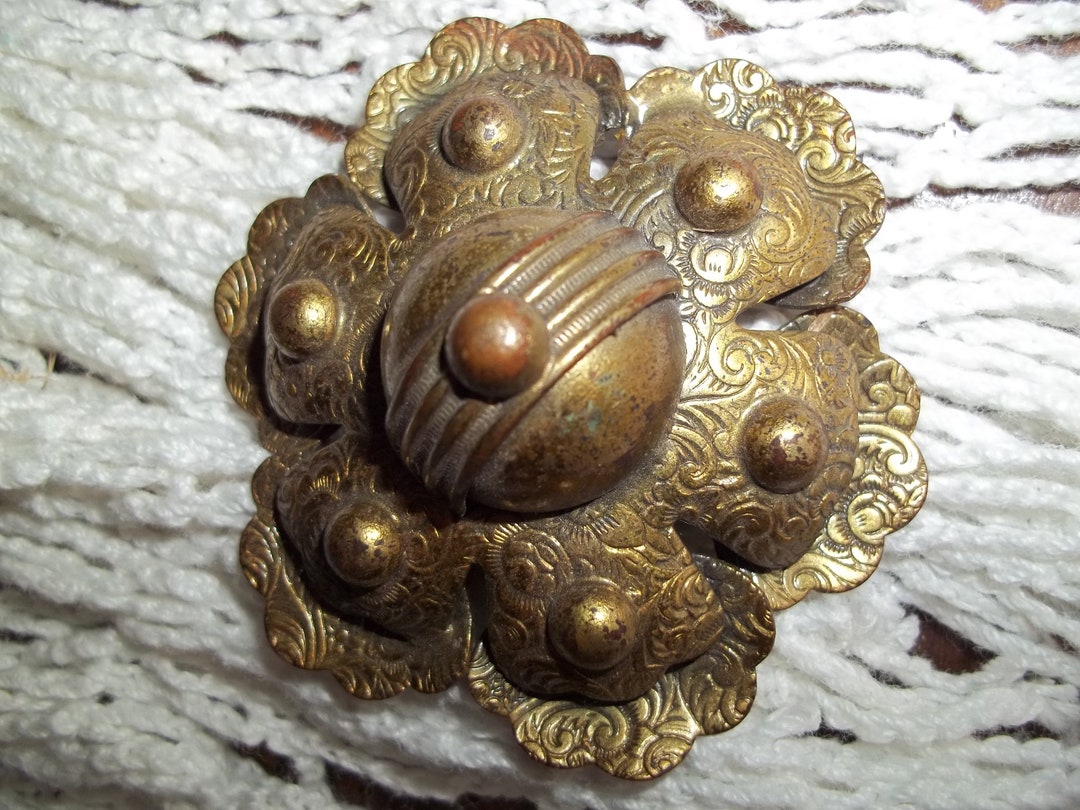 Antique Brass Pre Victorian Era Protruding 3 D Center Flower Brooch Pin ...