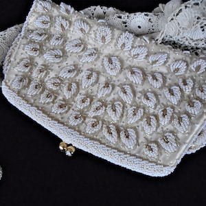 Vintage mano con cuentas bolso bolso de mano con cuentas florets perlas falsas semillas blancas Hong Kong